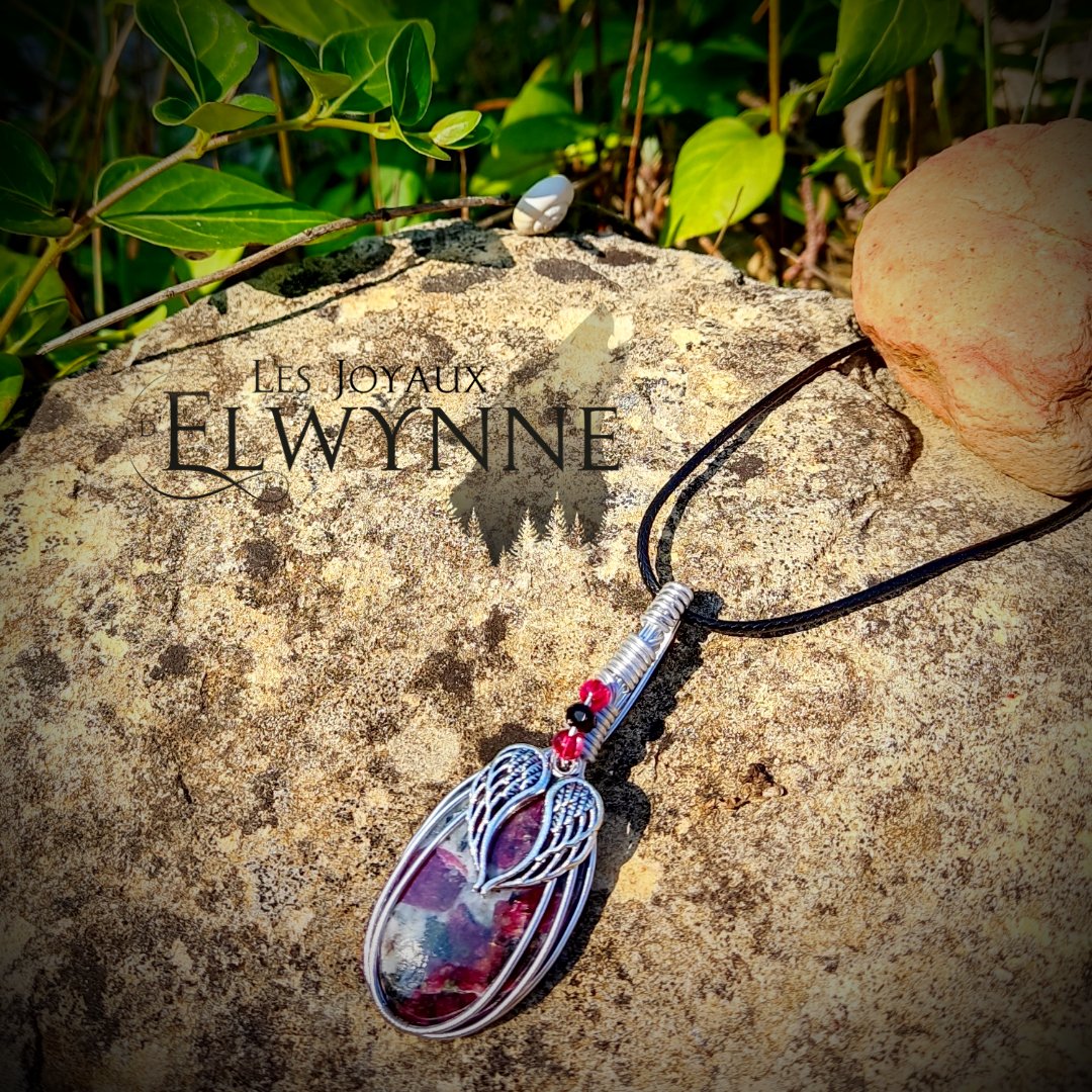 Collier pierre naturelle Eudialyte
