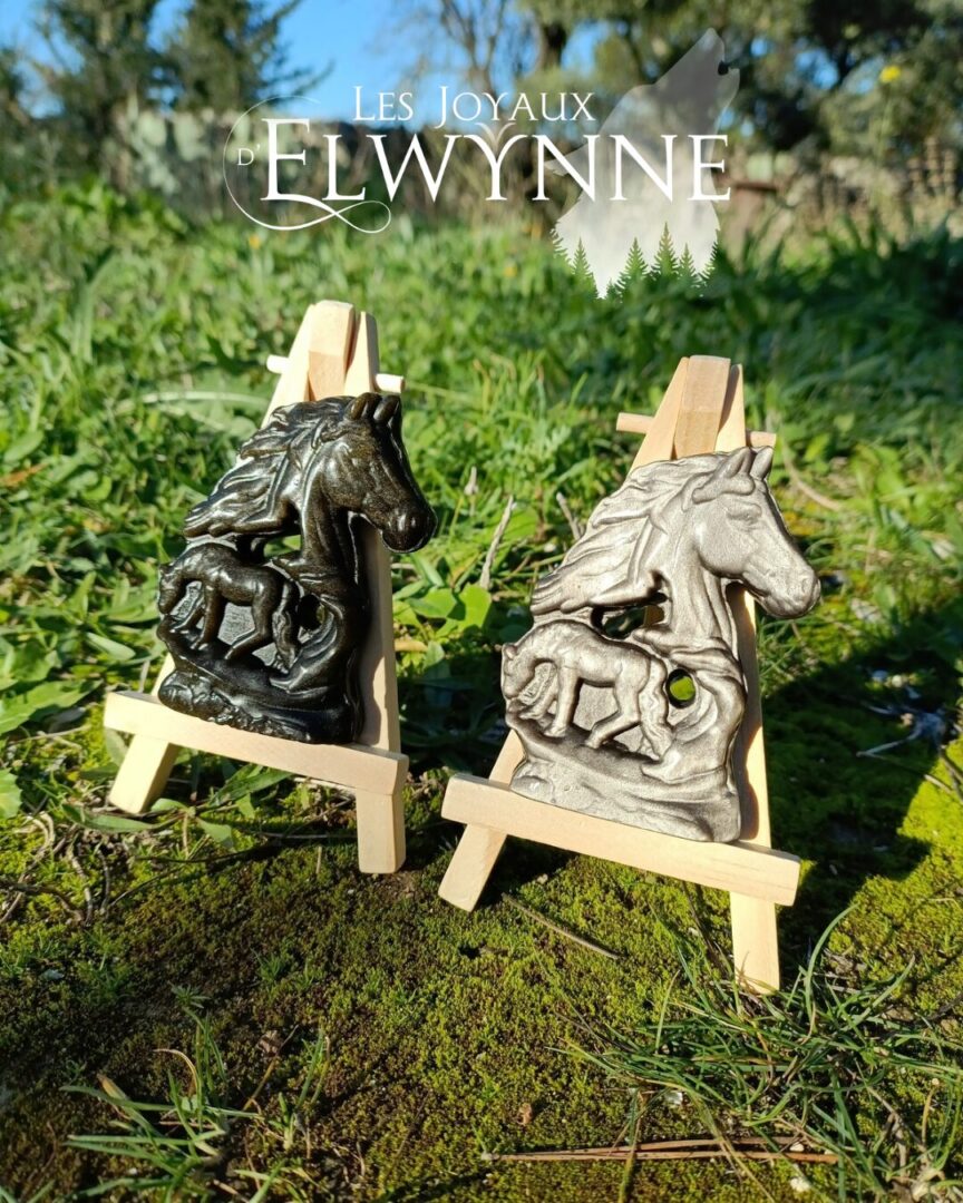 Cheval en obsidienne argentée – Image 3
