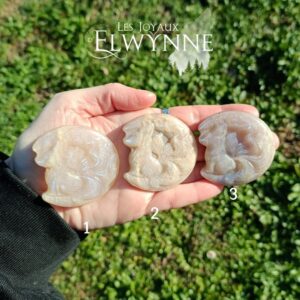 Amulette protectrice Kitsune en Pierre de Lune