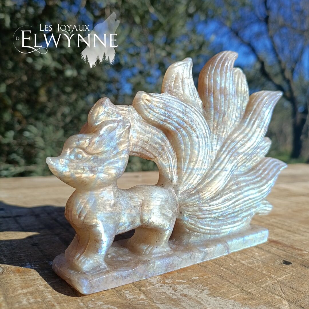 Kitsune (renard) en Pierre de Lune