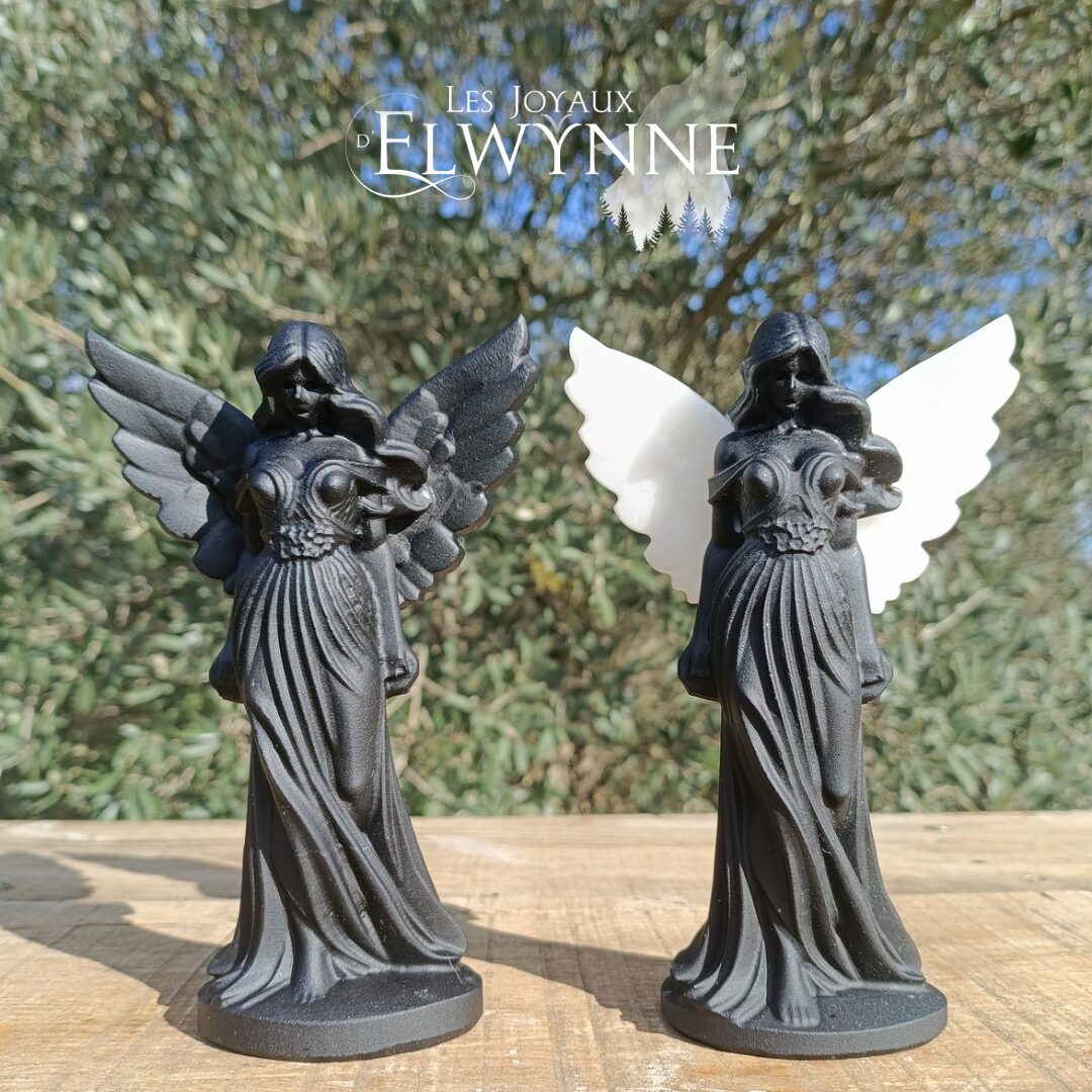 Ange en Obsidienne et Ailes blanches en Jade blanc