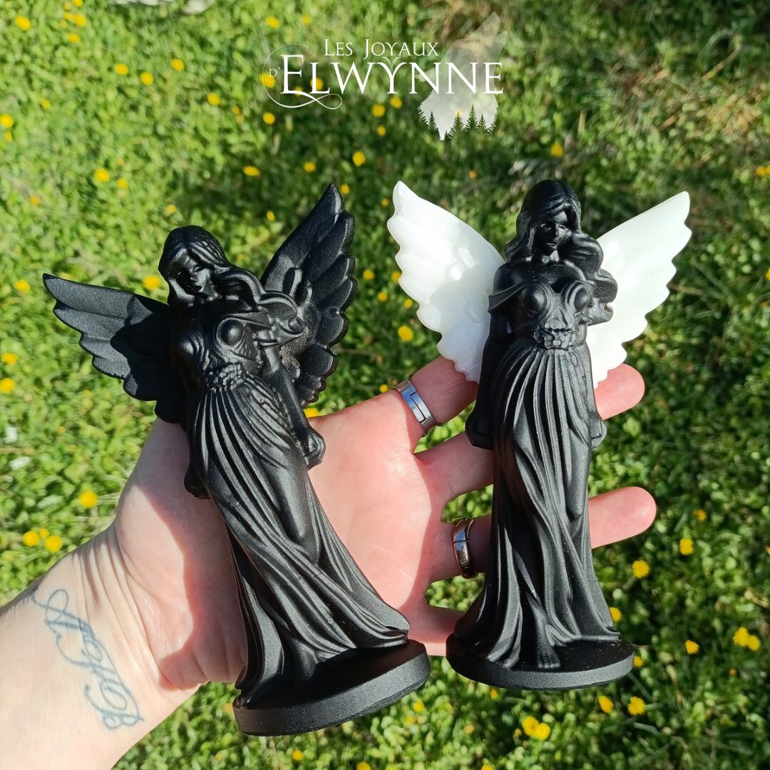 Ange en Obsidienne et Ailes blanches en Jade blanc – Image 2