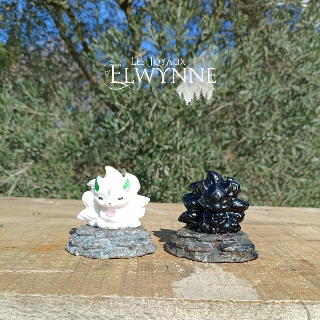Kitsune en Jade blanc ou Obsidienne sur son rocher en Yooperlite – Image 2