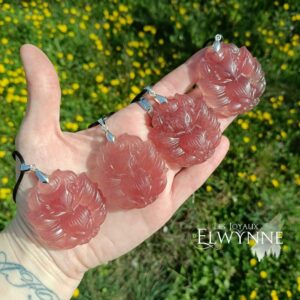 Pendentif Kitsune (Renard) en Quartz Fraise