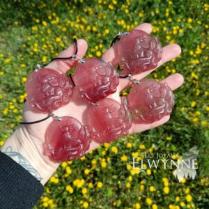 Pendentif Kitsune (Renard) en Quartz Fraise