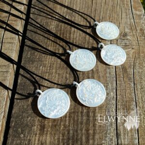 Pendentif Kitsune (Renard) en Tridacna, mollusque de l'océan