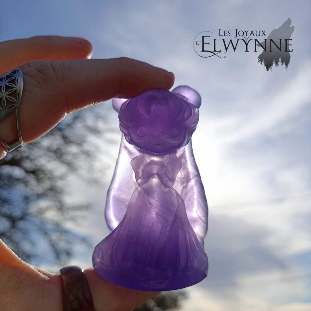 Figurine Fille en fluorite – Image 3
