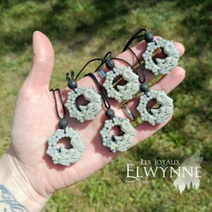 Pendentif Kitsune (Renard) en Jaspe Tai Chi et sa perle en Pierre de Lave