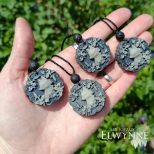 Pendentif Kitsune (Renard) en Jaspe Tai Chi et sa perle en Pierre de Lave