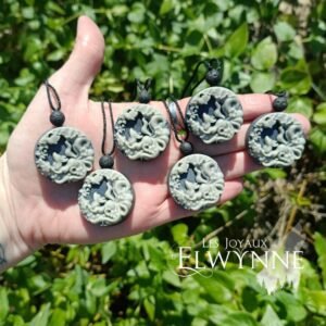 Pendentif Kitsune (Renard) en Jaspe Tai Chi et sa perle en Pierre de Lave