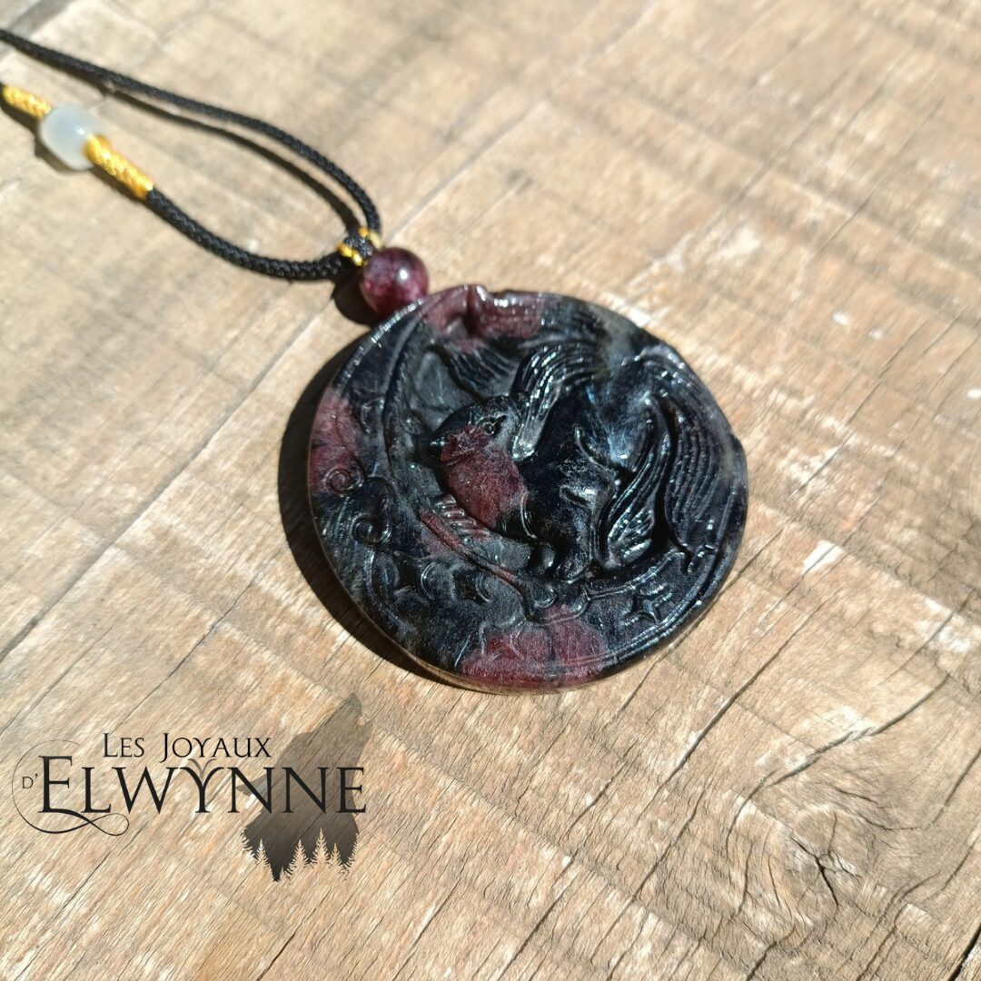 Pendentif Kitsune (Renard) en Grenat avec sa perle en Grenat