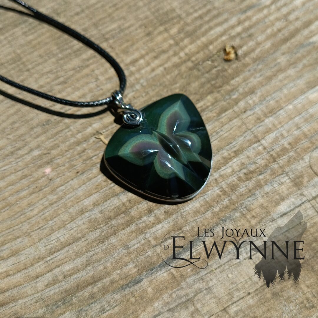 Pendentif papillon en Œil céleste (Obsidienne Arc-en-ciel) – Image 2