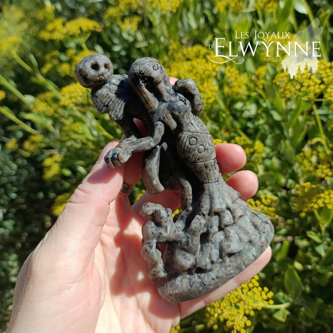 Sculpture Jack & Sally en Obsidienne noire où Yooperlite – Image 6