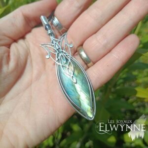 Pendentif L'étoile du soir en Labradorite ✨