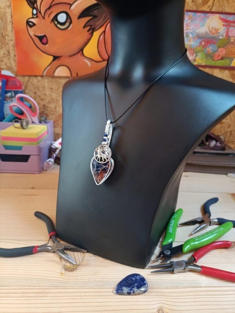 Pendentif Loup en Sodalite – Image 2