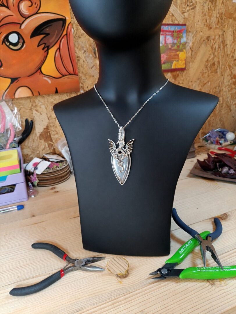 Pendentif Dragon avec son Obsidienne argentée – Image 2