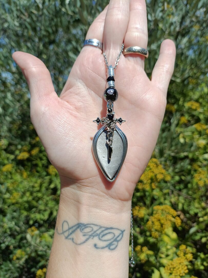 Pendentif Croix et son Obsidienne argentée