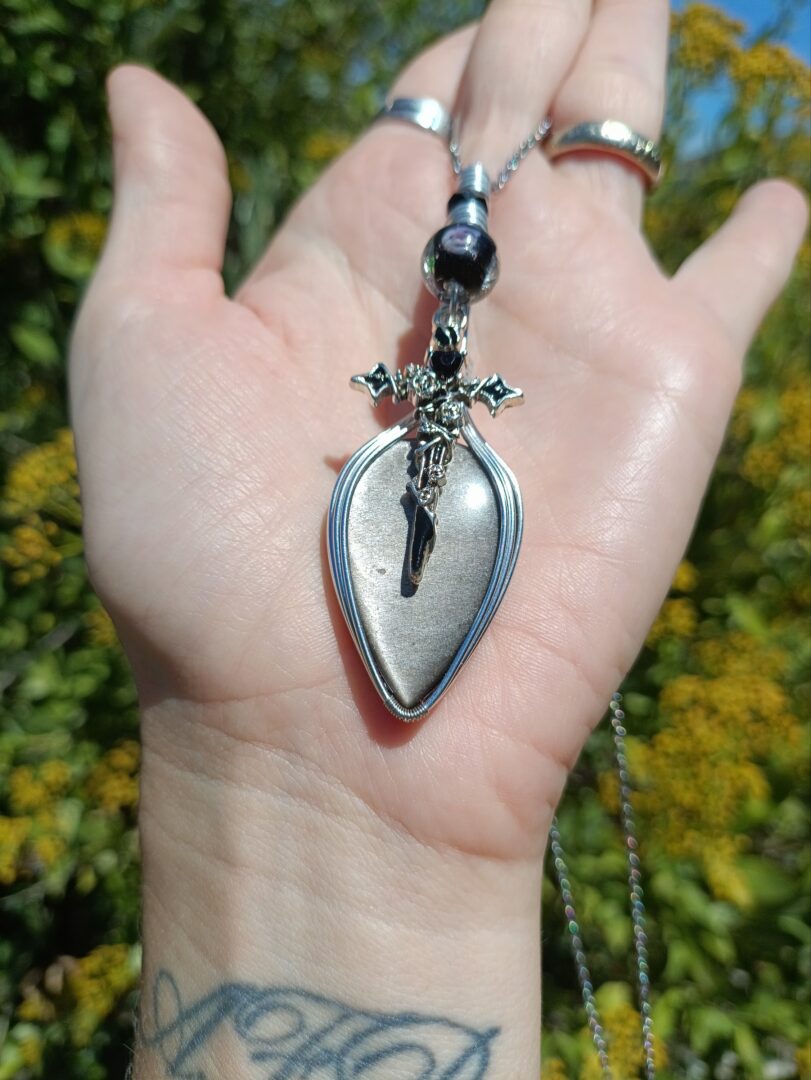 Pendentif Croix et son Obsidienne argentée – Image 3