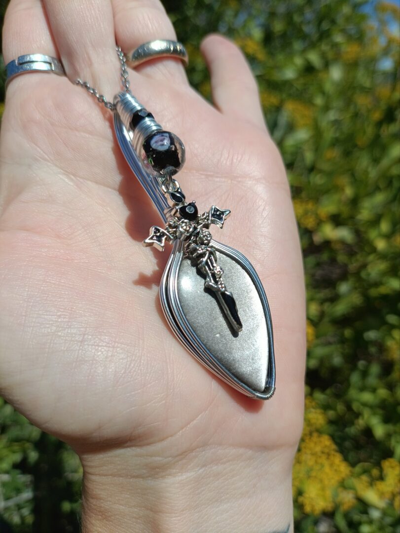 Pendentif Croix et son Obsidienne argentée – Image 2