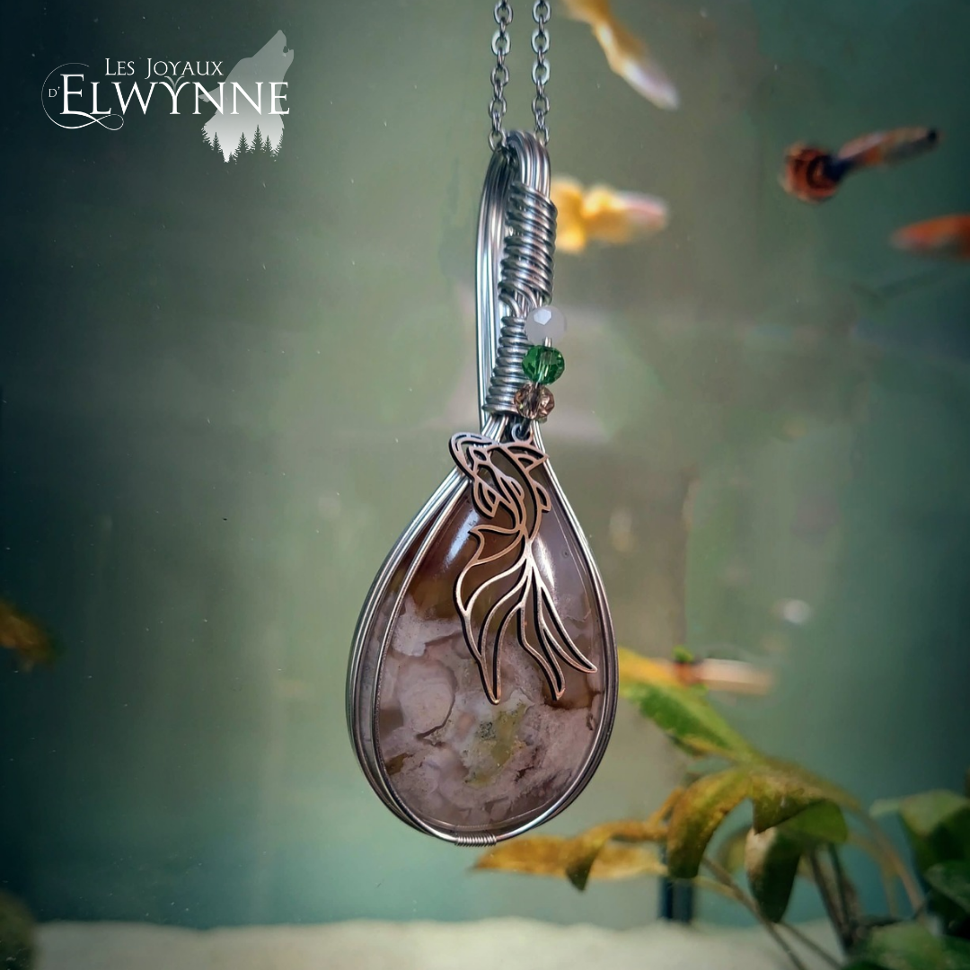 Pendentif Carpe Koï et son agate fleur